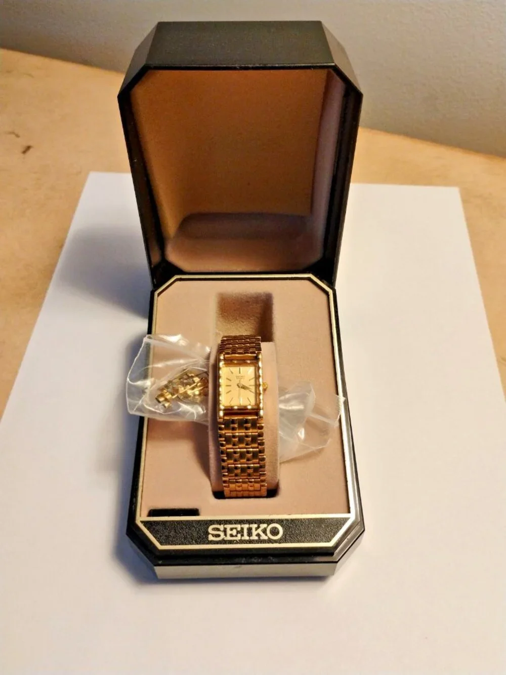 Gorgeous Ladies Seiko Dress Watch with Original Box TESTED! New Battery